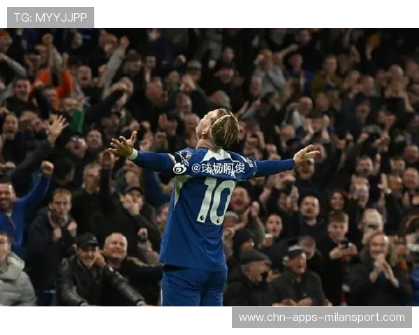 切尔西抢断后迅速推进，穆德里克劲射打高