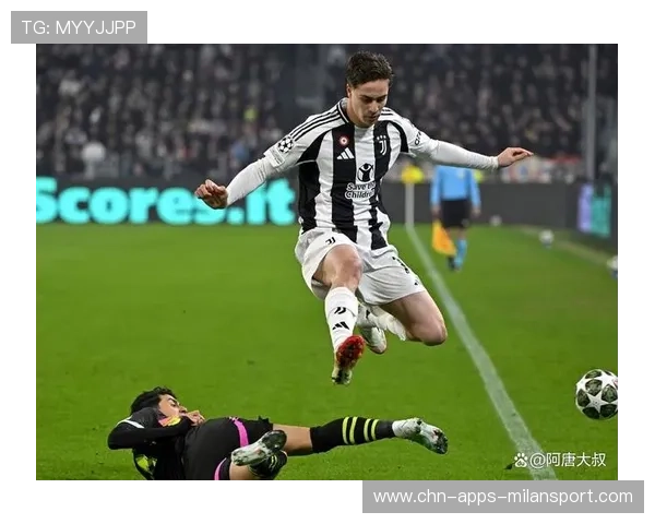 尤文中场一脚直塞，麦肯尼插上抢点致命一击